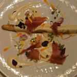 イル プレージョ - ホワイトアスパラのソテーとアスパラガスのエマルジョンソース