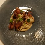 イル プレージョ - リゾット：ホタルイカ・いぶりがっこアーティーチョークのピュレ