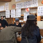 みなと食堂 - 店内カウンター方面