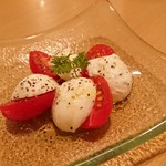 肉 もつ 土穂 - トマトとモッツァレラのカプレーゼ