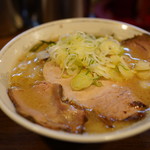 元祖札幌ラーメン もぐら - みそラーメン：めかぶが入ってます(笑)