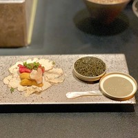 西麻布 焼肉 X - 融点が12℃という大トロに匹敵するさらりとした脂をもつ但馬玄のユッケ