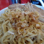 ラーメン二郎 - 白ネギ赤酢トッピング