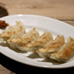 餃子とスパークリング バブルス - 焼き餃子