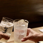 餃子とスパークリング バブルス - 知多ハイボールとレモンサワーで乾杯♪