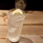 餃子とスパークリング バブルス - レモンサワー