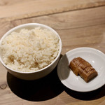 餃子とスパークリング バブルス - オデン出汁で炊いたご飯