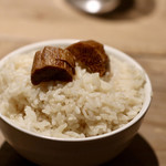 餃子とスパークリング バブルス - オデン出汁で炊いたご飯