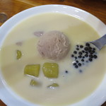 嘉義品安豆漿豆花 - 料理写真:豆漿豆花（半糖）地瓜芋圓、珍珠45元＋芋泥10元