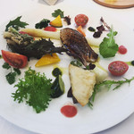 レストラン・ジョルジュマルソー - ホワイトアスパラと鯛とイカのソテー   野菜も美味しい❤️