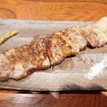 とっぴんぱらりのぷ - 米の娘豚バラ原始焼き：690円