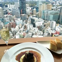 アーティスト カフェ - 限定10食の 黒毛和牛炭火焼きハンバーグ フォアグラ トリュフソース
                    美味しい～♪