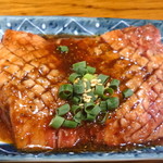 亀戸ホルモン - ◉レンガ 税込み1250円　焼けたらハサミで切りながら食べます