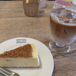 パパジョンズカフェ - ニューヨークチーズケーキ + アイスカフェオレ