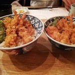 天ぷら新宿つな八 - 大海老天丼ご飯大盛りと昼天丼普通盛りの比較