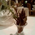 オーベルジュ・オー・ミラドー - ローズマリーをオイルに