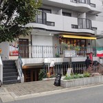 きっしゅや - 少し離れてみて・・・地下の部分がお店　※これは・・・気付かない