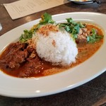 Minematsuya - 「②旅人のカレー/レッドカレーとゲーンハンレー (1180円)」