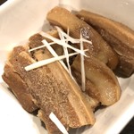 遊びなぁ たみんち - ラフテー。分厚いバラが5枚も