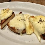 RODEO & Cafe - カチョカヴァロ・チーズのブルスケッタ