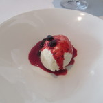 レストラン・モリエール - クリームとハスカップソース