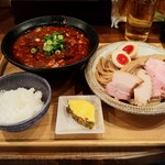 いかれたヌードル フィッシュトンズ - 香格里拉麻婆つけ麺・ラム薫る味玉増し