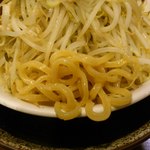 麓郷舎流 らーめんや五郎 - 極太麺です。