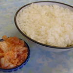 銀星食堂 - ドンブリ飯にキムチ
