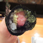 天寿し - 寿司の〆は手渡しの巻き