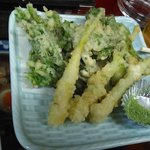 久村の酒場 - 山菜の天ぷら盛り合わせ