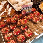 どんぐり - 【2019年04月】期間限定の『いちごデニッシュ』、コレは未食ですが、彩り良く、旨そうです。