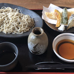 手打そば　稜庵 - ざるそば 天麩羅付き：￥１，６４７