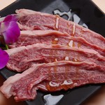 Yakiniku Juusou Fuugetsu - ツラミスライス牛のほほ肉 口を動かす際によく動く部分なので肉が締まって味が濃く赤みのうまさが光る部位です ゼラチン質が豊富で旨味が強いが後味スッキリ