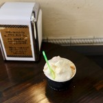 ジェラテリア アクオリーナ - クレマ・ティラミス　マンドルラート　チロレーゼの３種盛り（670円）税込