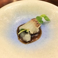虎峰 - 天然真鯛　豆苗　魚醤青リンゴソース