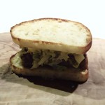 TTOAHISU - 角煮風に煮込んだ豚バラ肉サンド