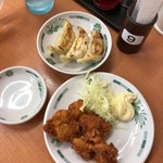 日高屋 - 餃子3つ、おつまみ唐揚げ