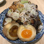 Taishuusakaba Gyouzano Tacchan - 肉豆腐 煮卵入り