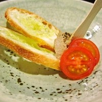 博多水炊きと焼き鳥 鳥善 銀座店 - 本日の小鉢、鶏のパテとバケット
