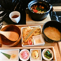 やさい家めい 表参道ヒルズ本家 - 【12食限定】お野菜の天ぷら『聖護院大根とブリの土鍋ご飯』定食