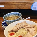 麺処 ほんだ - あっさり醤油つけ麺、つけ麺用焼豚、味玉