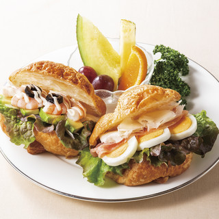 ロビーラウンジクリスタルムーブメント_1