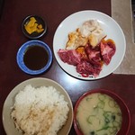 山下食堂 - 牛ハラミ+ホルモン