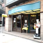 ランチョン - 靖国通り沿いの店