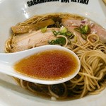 Sagamihara 欅 - 香りからして鶏油と思われるものがスープの風味に拡がりを持たせます。
