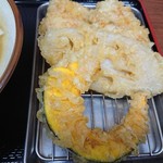 讃岐うどん いわい - 手前からかぼちゃ天、れんこん天、かしわ天