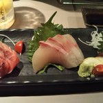 けんさん - 料理写真:3種盛り。まぐろ、ぶり、もち鰹。どれも旨い!