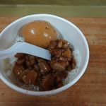九份傳統魚丸 - ルーロー飯　味玉付けて50NT$(19-05)