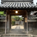 伊な勢 - 立派な門