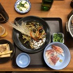 あしたば荘 - 島焼酎は飲み放題
明日葉茶で割るのがおススメ！